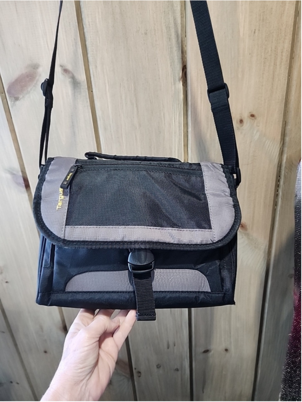 Targus CityGear 11" Tablet iPad Laptop Case ~Nylon Messenger Bag -Black & Grey